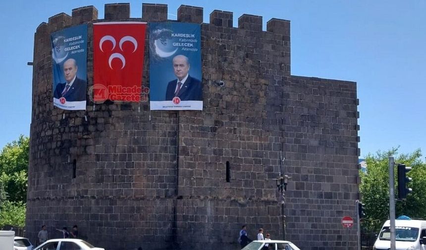 Diyarbakır surlarına Devlet Bahçeli posteri asıldı