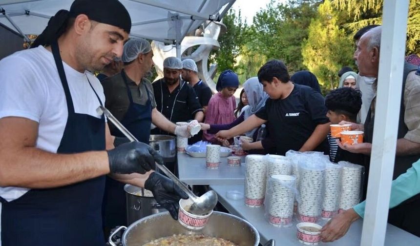 Diyarbakır'da 3 noktada 'aşure' dağıtılacak