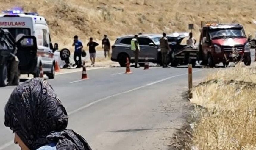 Diyarbakır'da feci kaza: Biri ağır çok sayıda yaralı var