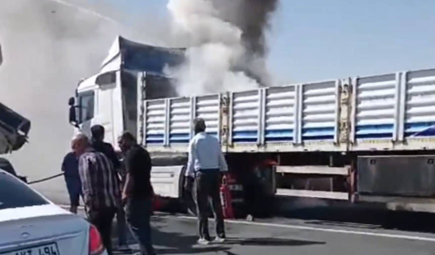 Diyarbakır'da TIR alev aldı: İmdadına vatandaşlar koştu!