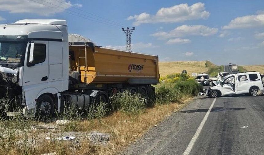 Muş’ta feci kaza: Ölüler ve yaralılar var