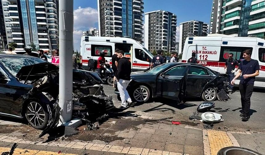 Diyarbakır'da iki araç çarpıştı: Ağır yaralı var!