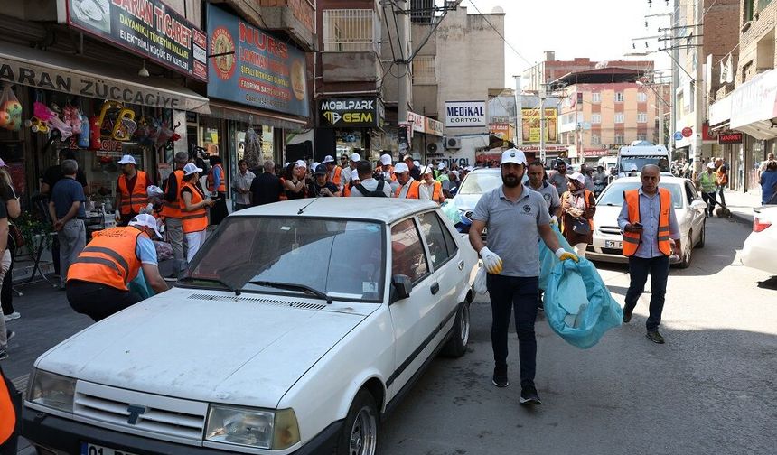 Diyarbakır’da temizlik kampanyası: Eş başkanlar sokağa indi