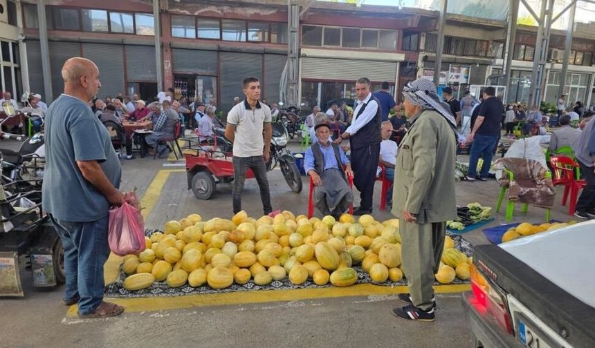 Diyarbakır'da bu pazara yoğun ilgi: Doğal ürünleri kapış kapış gidiyor