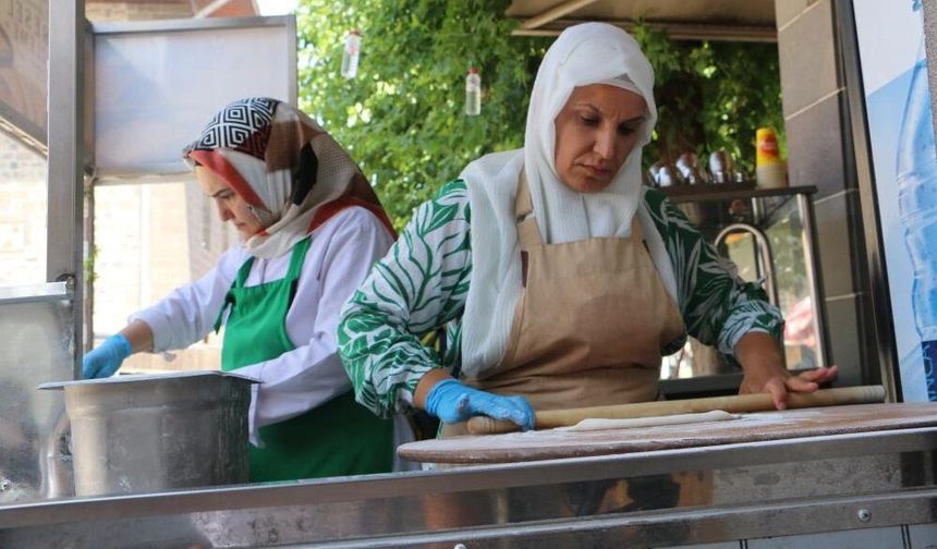 Can sıkıntısını mesleğe dönüştürdü: Diyarbakırlı gelin görümceden lezzet ortaklığı