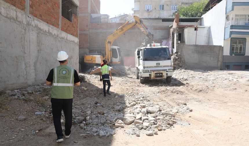Diyarbakır’ın o bölgesindeki terkedilmiş 32 ev yıkıldı