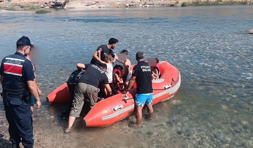Diyarbakır’da su yükseldi, 10 kişi mahsur kaldı