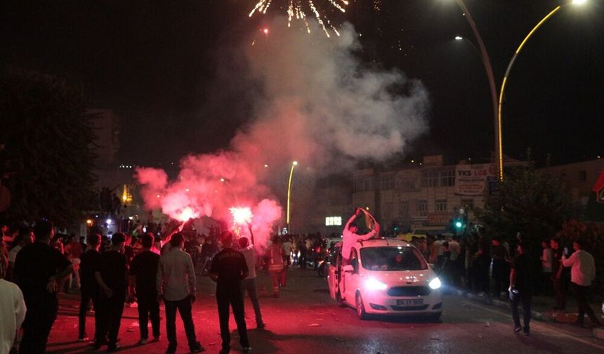 Amedspor kutlamalarını bahane etti: 2 kardeşi yaraladı!