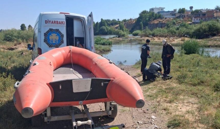 Dicle Nehri'nde kurtarma operasyonu: 3 gün mahsur kaldılar