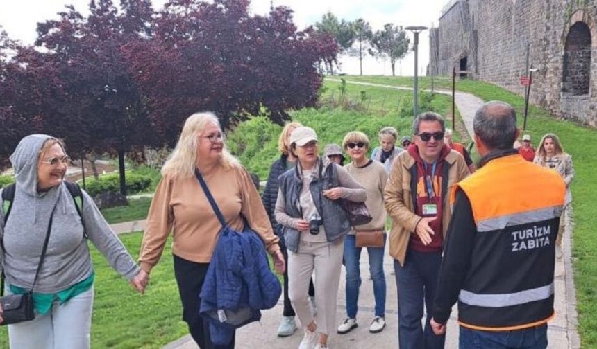 Dünyayı gezdi: Şimdi Diyarbakır’ın tarihini 6 dilde anlatıyor
