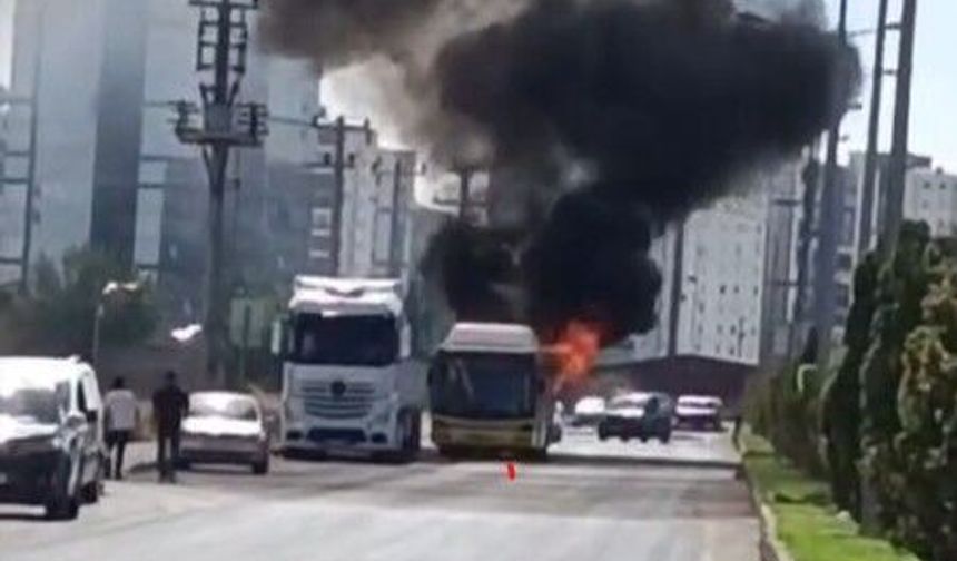 Diyarbakır’da korkutan anlar: Belediye otobüsü alev alev yandı!