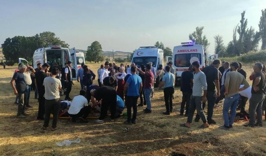 Diyarbakır'da otomobil devrildi: Çok sayıda yaralı var!
