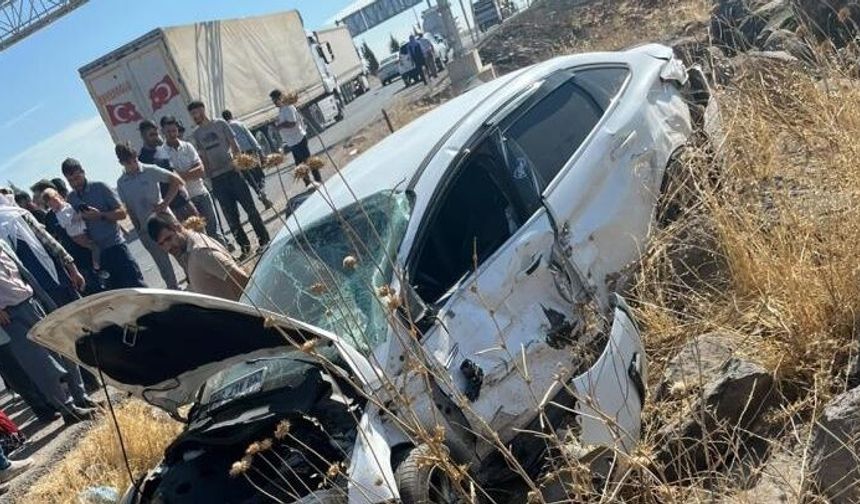 Diyarbakır'da TIR ile otomobil çarpıştı: Çok sayıda yaralı var!