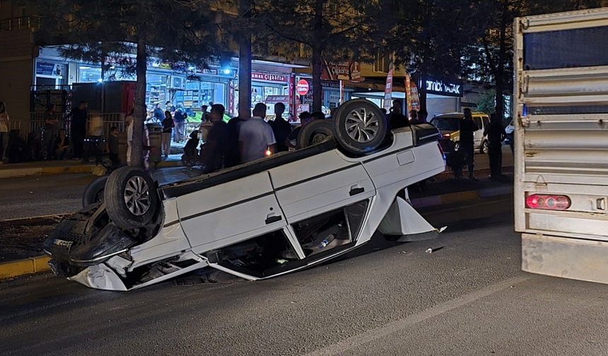 Diyarbakır’ın ilçesinde iki araç çarpıştı: Yaralı var!