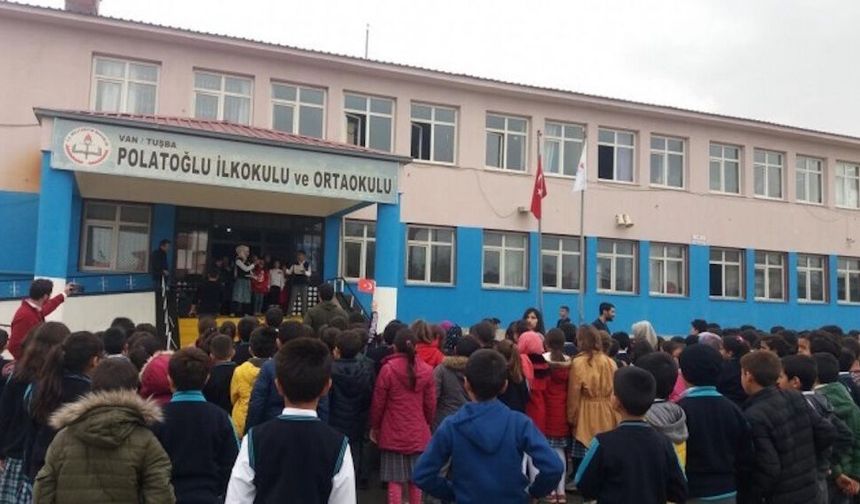 Okul pompalı tüfekle geldi: Öğretmenler ve veliler müdahale etti