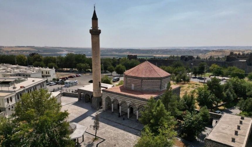 Bakan duyurdu: Diyarbakır’da 5 tarihi cami yeniden ibadete açılıyor!