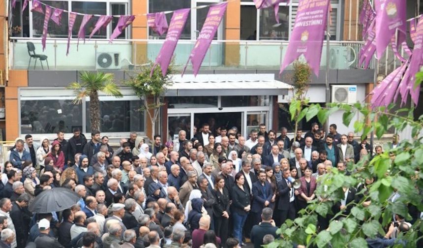 Diyarbakır’da belediyeye silahlı tehdit: DEM Parti toplandı!