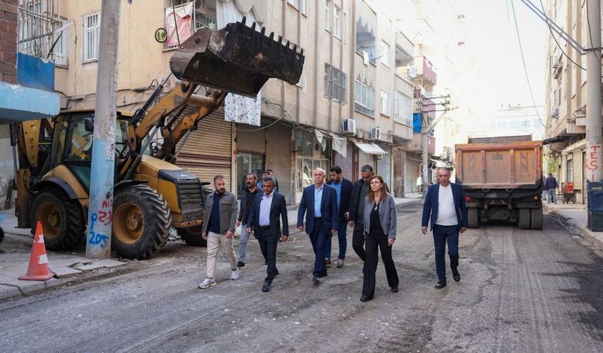 Diyarbakır eski Bağlar’da 3 caddeye 4 bin ton sıcak asfalt serilecek