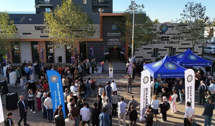Diyarbakır’da otopark kütüphaneye dönüştü: 110 öğrenciye hizmet!