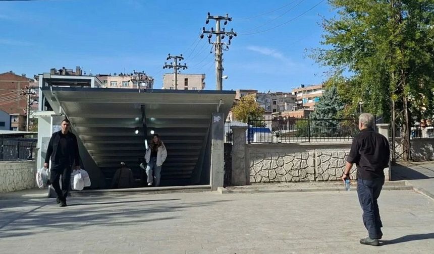Diyarbakır’da ‘alt geçit’ tepkisi: “Haftada 3 kez geçen trenler…"