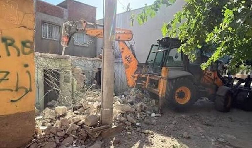 Diyarbakır'ın ilçesinde beklenen adım atıldı: O evler yıkıldı!