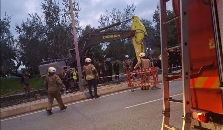 İstanbul’da yol çöktü: Göçükte kalan işçi yaşamını yitirdi