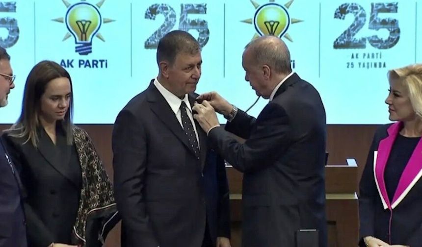 İzmir resmen AK Parti'ye geçti: Cemil Tugay kimdir?