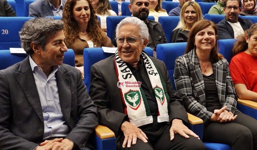 Zülfü Livaneli Diyarbakır’a geldi, Amedspor atkısı taktı!