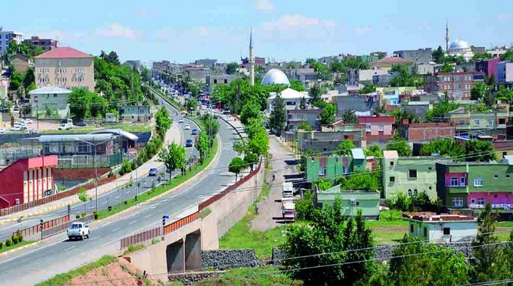 Çınar'da sosyal konut yapılmamasına tepki!