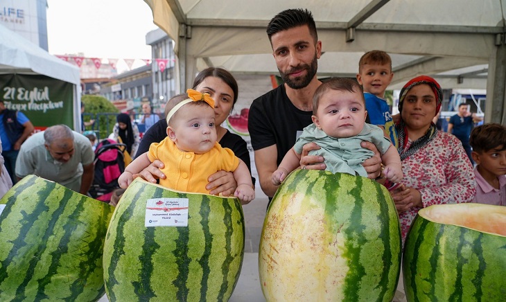 Develerle sokaklarda taşındı, Diyarbakır 12. Karpuz Festivalini coşkuyla kutladı