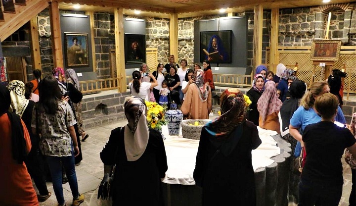 Tarihi 'Behram Paşa Hamamı'nda resim sergisi