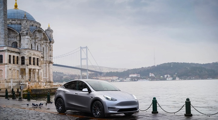 Tesla resmen Türkiye'de Model Y fiyatları belli oldu.