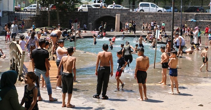 Diyarbakır’daki havuzlar hastalık saçıyor!