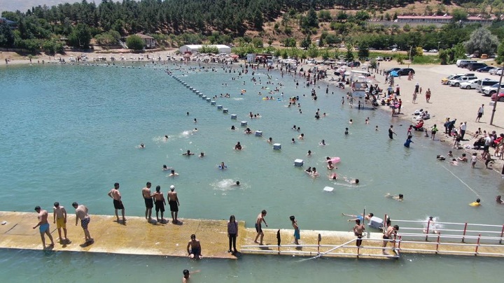 Diyarbakırlılar Hazar Gölü’ne akın etti