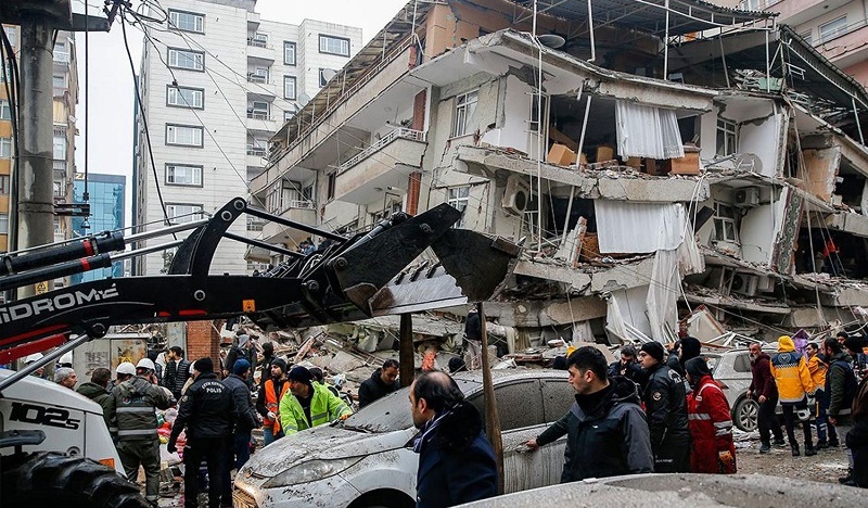 Diyarbakır'da enkazdan kurtarılan kadından acı haber