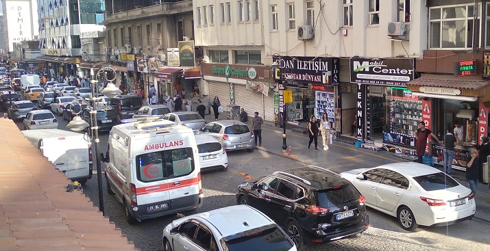 Diyarbakır’da ambulansların trafik çilesii