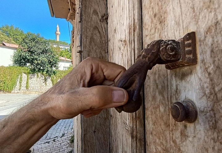 Geçmişin yok olan mirası Kapı tokmakları