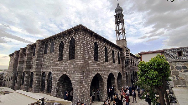 Surp Giragos Ermeni Kilisesi’nin dış görüntüsü