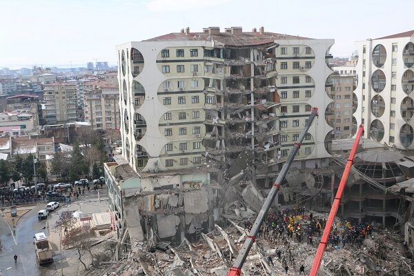 Diyarbakır’ın da hissettiği deprem sonrası TMMOB'dan uyarı!