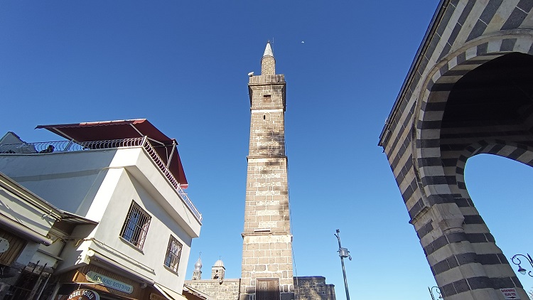 Diyarbakır'da 500 Yıllık Dört Ayaklı Minare'nin Restorasyonu Sona Erdi 3
