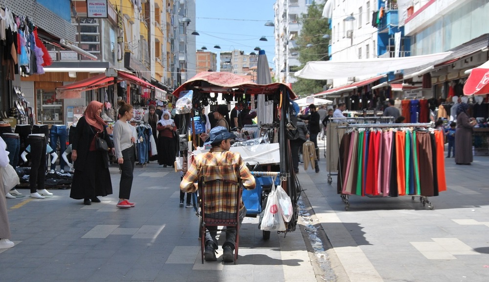 Diyarbakır’ın En Kalabalık Çarşısı Açıldı Sakarya Caddesi