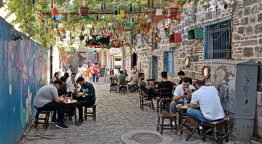 Diyarbakır'ın Renkli Sokakları Turistleri Büyülüyor