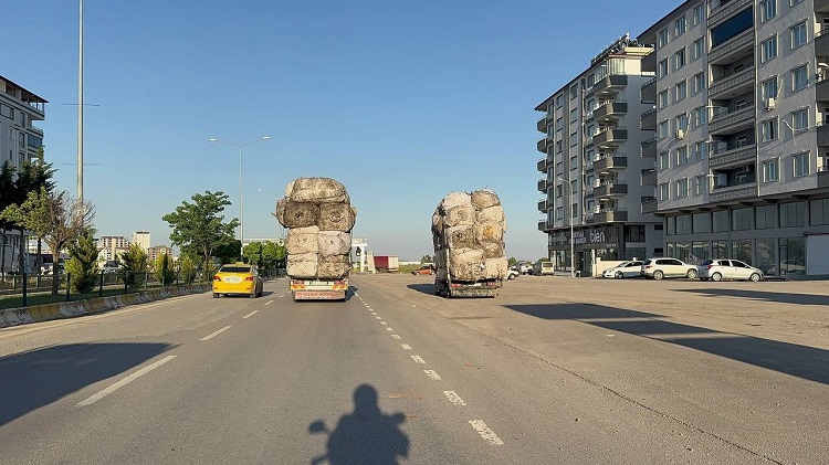 Tehlikeli Anlar Kamerada! Bu Kamyon Nereye Gidiyor (3)