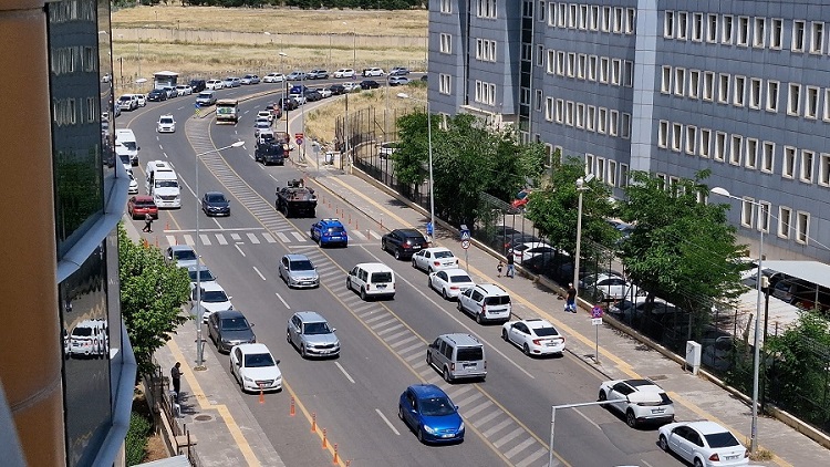 Diyarbakır Ulaşım Yol Otomobil Araç Trafik