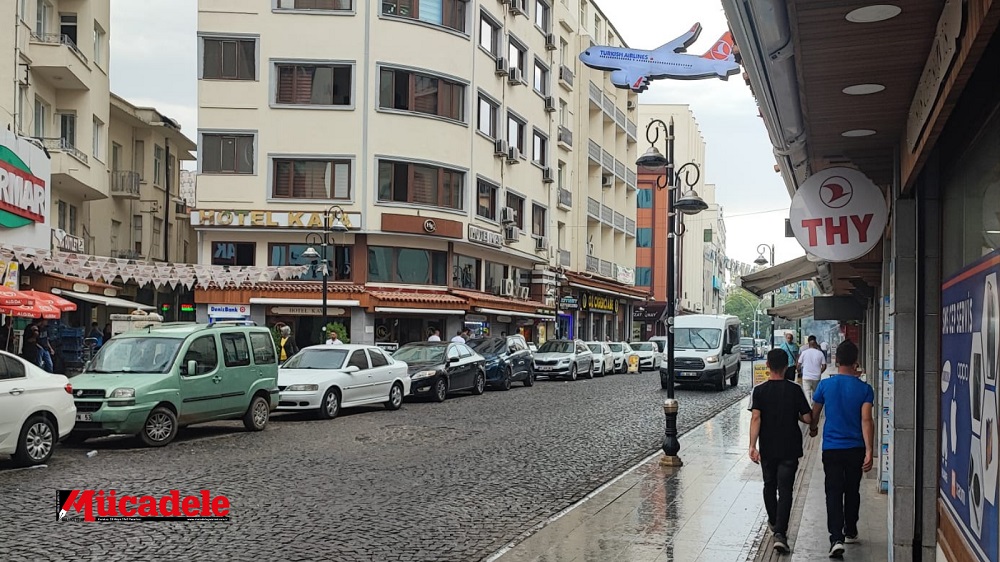 Diyarbakır'ı Serinleten Yağmur Kısa Sürdü