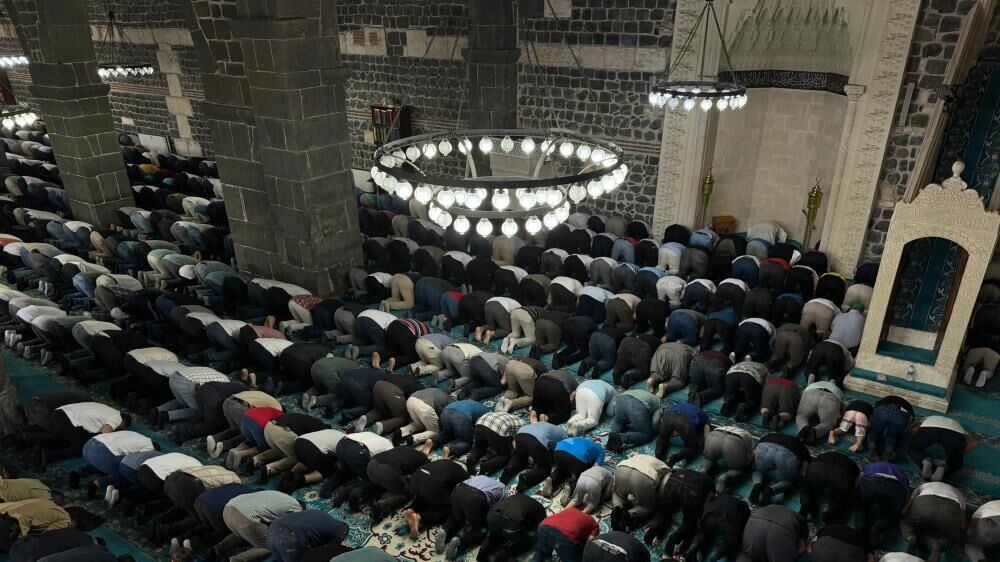 Diyarbakır'ın 5. Harem I Şerif'inde Bayram Namazı
