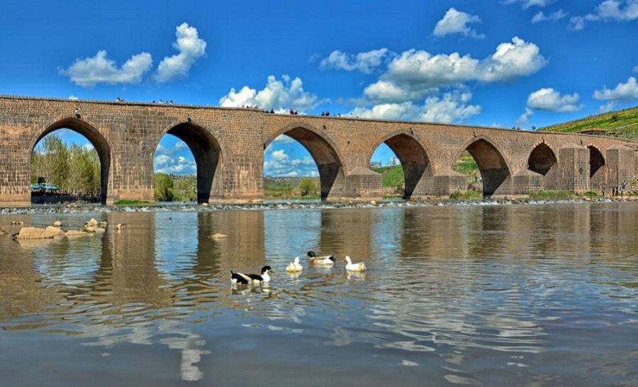 Diyarbakır Dicle Nehri Ongözlü Köprü