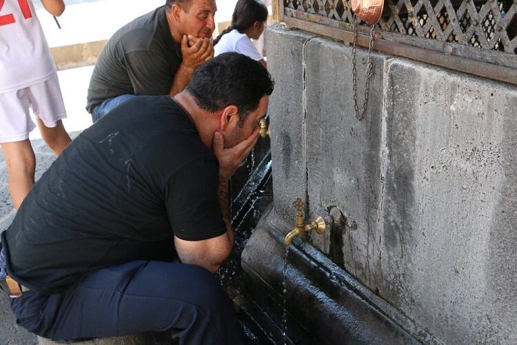 Çeşme Ulu Cami Su