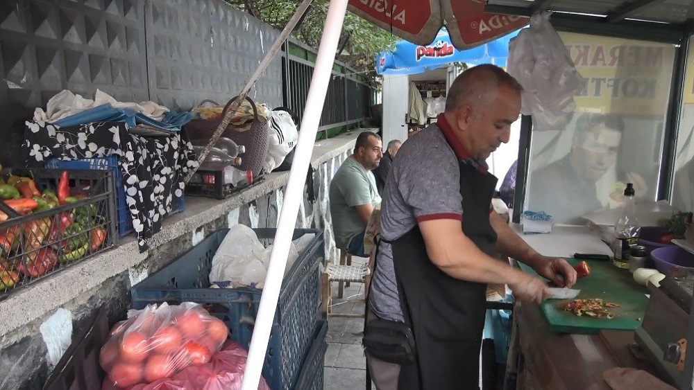 Diyarbakır'da Bir Kemal Sunal Hayranı Hatırasını Köftelerle