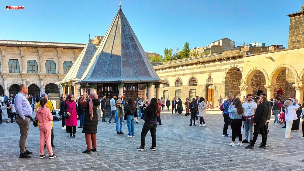 Diyarbakır Rekora Koşuyor! Kente Gelen Ulu Cami’ye Gidiyor